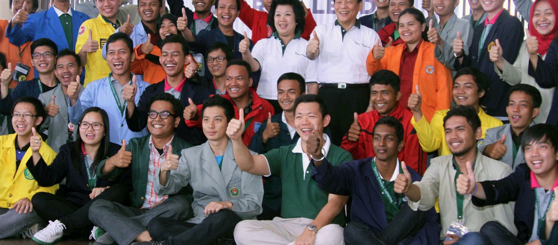 Pendiri Tanoto Foundation Sukanto Tanoto dan Ibu Tinah Bingei Tanoto, Board trustee Anderson Tanoto